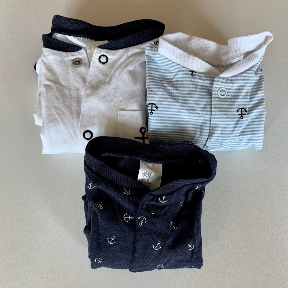 H&M short-sleeve onepieces. Pack of 3